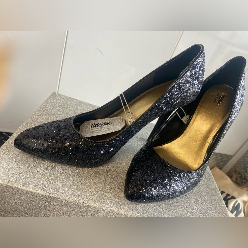 Beautiful black sequined heels. Never worn. - Picture 4 of 6